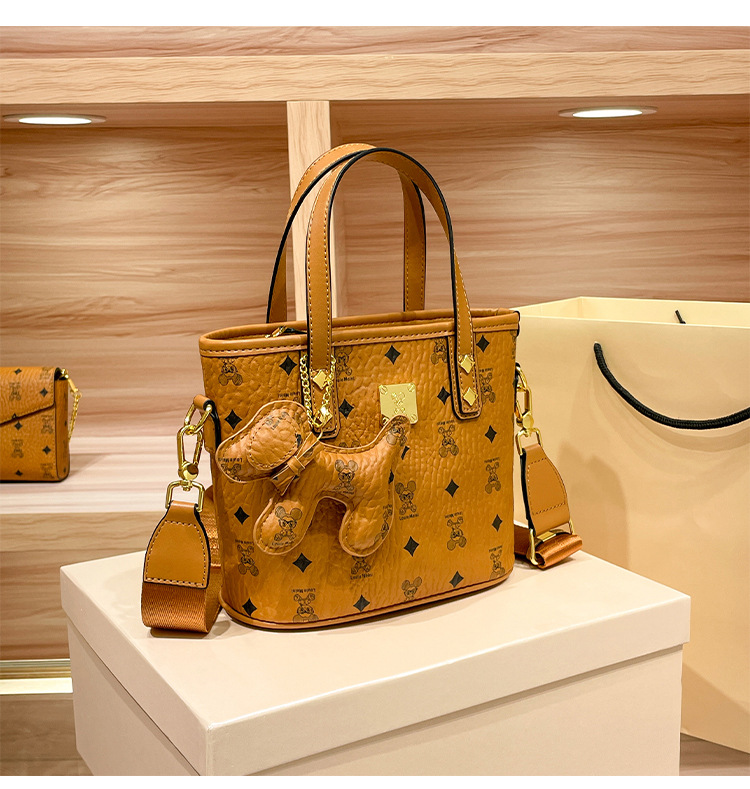 Vegetable Basket 2024 New Fashionable, Small and Elegant, High Grade Feeling Handbill, Shoulder Crossbody Bag for Women_voghion.com