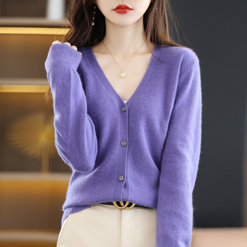 Long-sleeved V-neck solid color knitted cardigan top for women, autumn and winter style, unique and elegant outerwear, fashionable and high-end niche