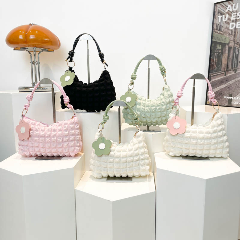 Bolso casual coreano de moda de gran capacidad plisada 2025 primavera nuevo estilo estilo estilo occidental bolso de axila de un solo hombro bolso de nube bolso femenino