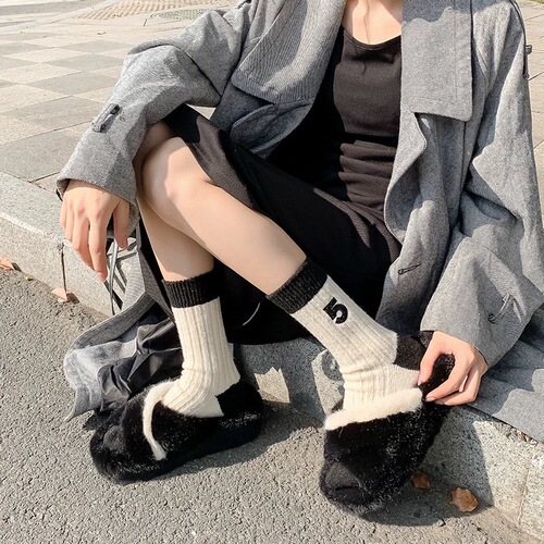 Japanese rose embroidered wool thickened socks women's mid-calf socks autumn and winter warm black and white cross pile socks