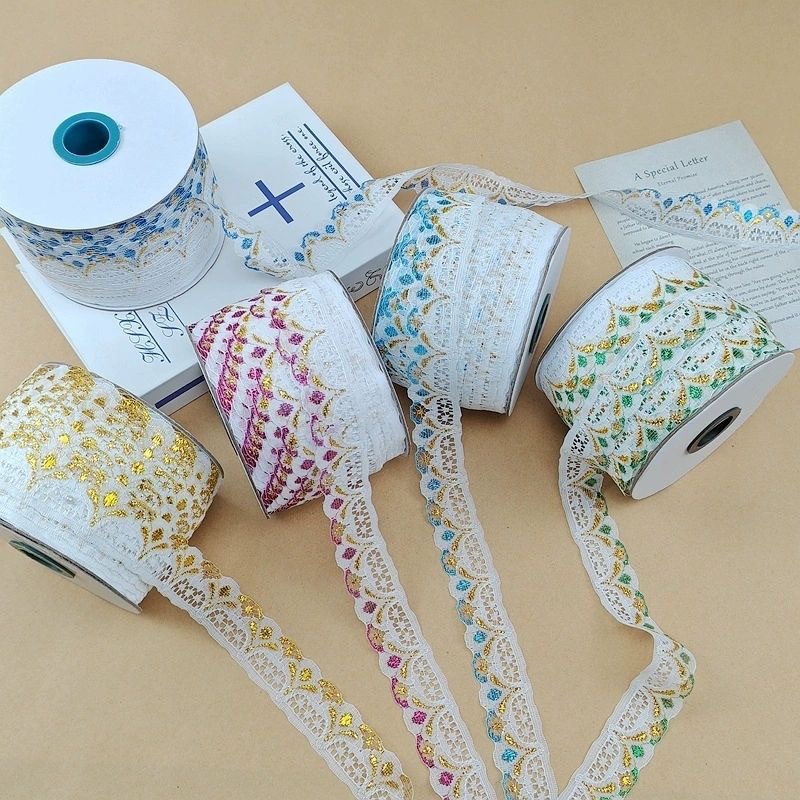 Mayorista de encaje de oro de color 3 cm de ancho de encaje hueco ropa gorras cortinas decoración de tela