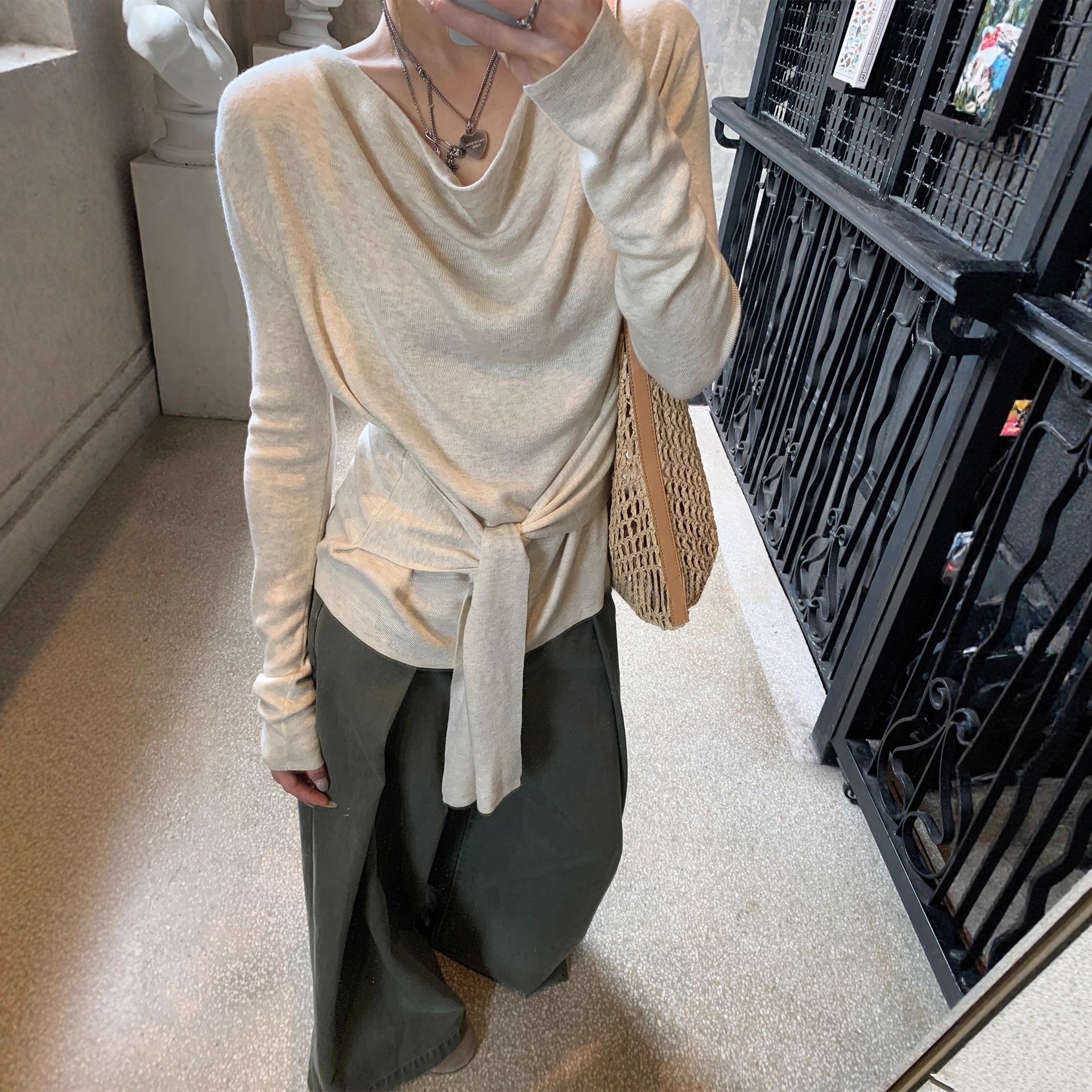 Korean-Style Design with a Swung Collar and Belt, Early Autumn New Women's Top with a Cinched Waist, Ruched Inner Layer, Long-Sleeve Tie-Up Top, Trendy