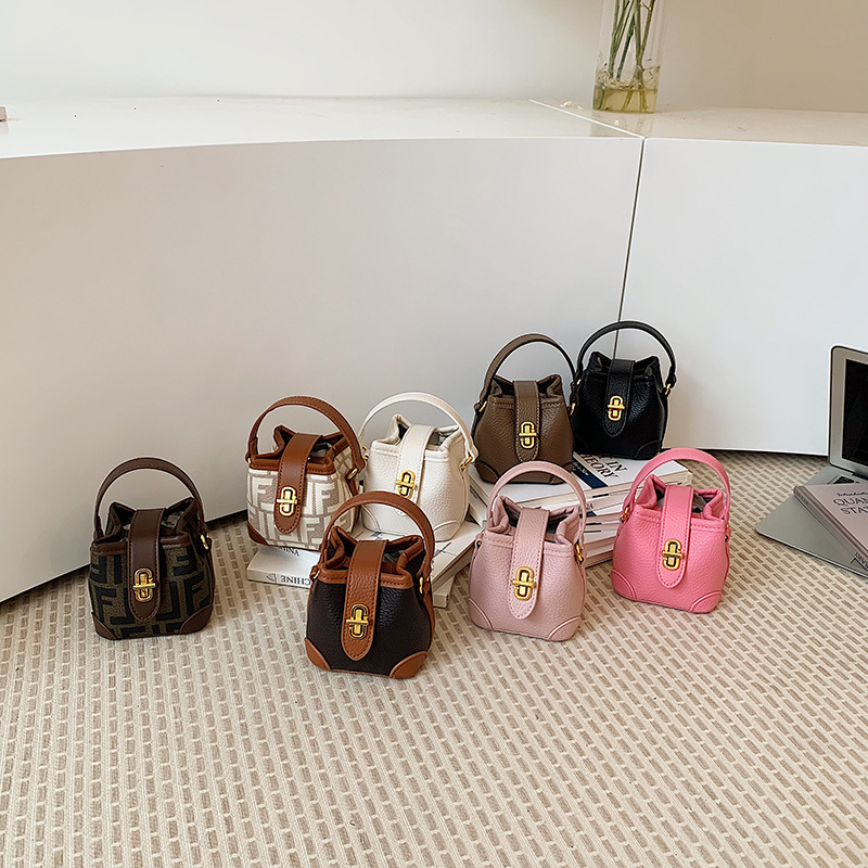 Cross-Border Lettered Mini Kelly Handbag, Niche Commuter Luxury Monogram Shoulder Bag, Stylish Versatile Children's Crossbody Bag