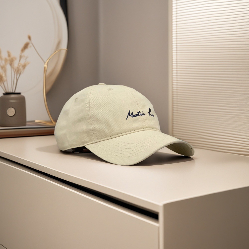 Sombrero de béisbol de estilo japonés original minimalista para hombres y mujeres ociosos con una cabeza grande para mostrar la cara con una gorra de lengua de pato protectora contra el sol.