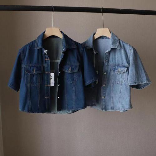 A versatile thin denim jacket for women, short-sleeved, suitable for spring and summer, light blue casual, weight-loss outerwear, short vest.