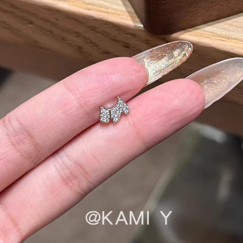 闪闪法兰西小狗耳骨钉高级法式简约可爱设计感小众耳饰耳环女|undefined