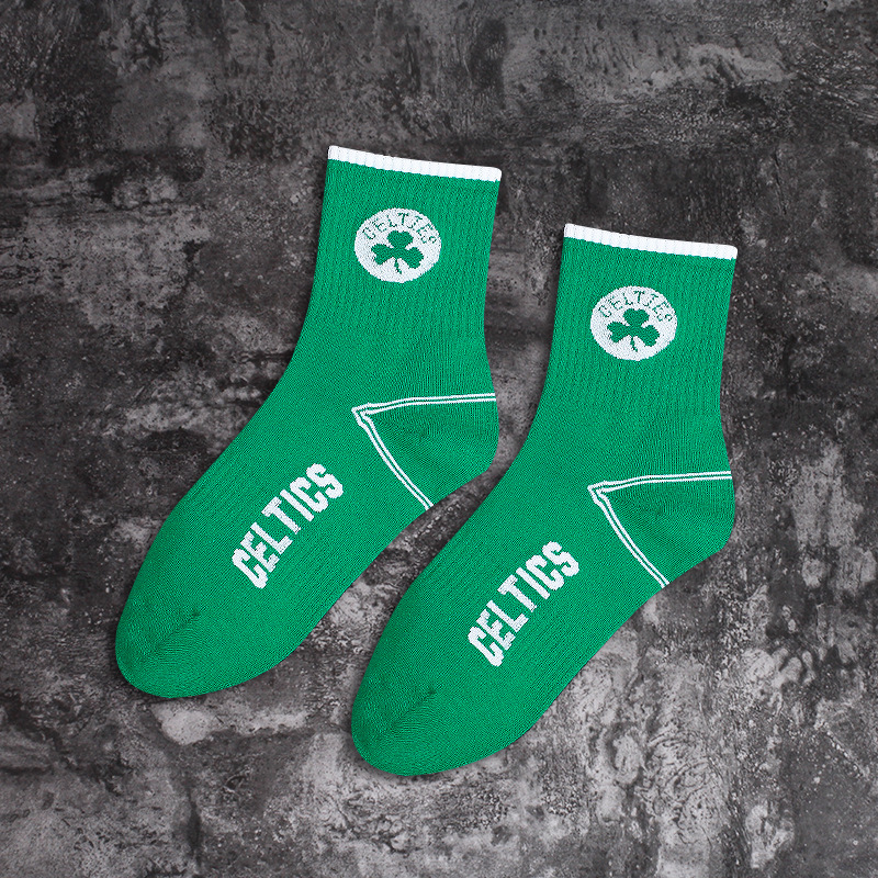 Calcetines de algodón para hombres a media pierna calcetines de baloncesto de la NBA de moda europea y americana logotipo del equipo estilo universitario estudiante calcetines deportivos hombres