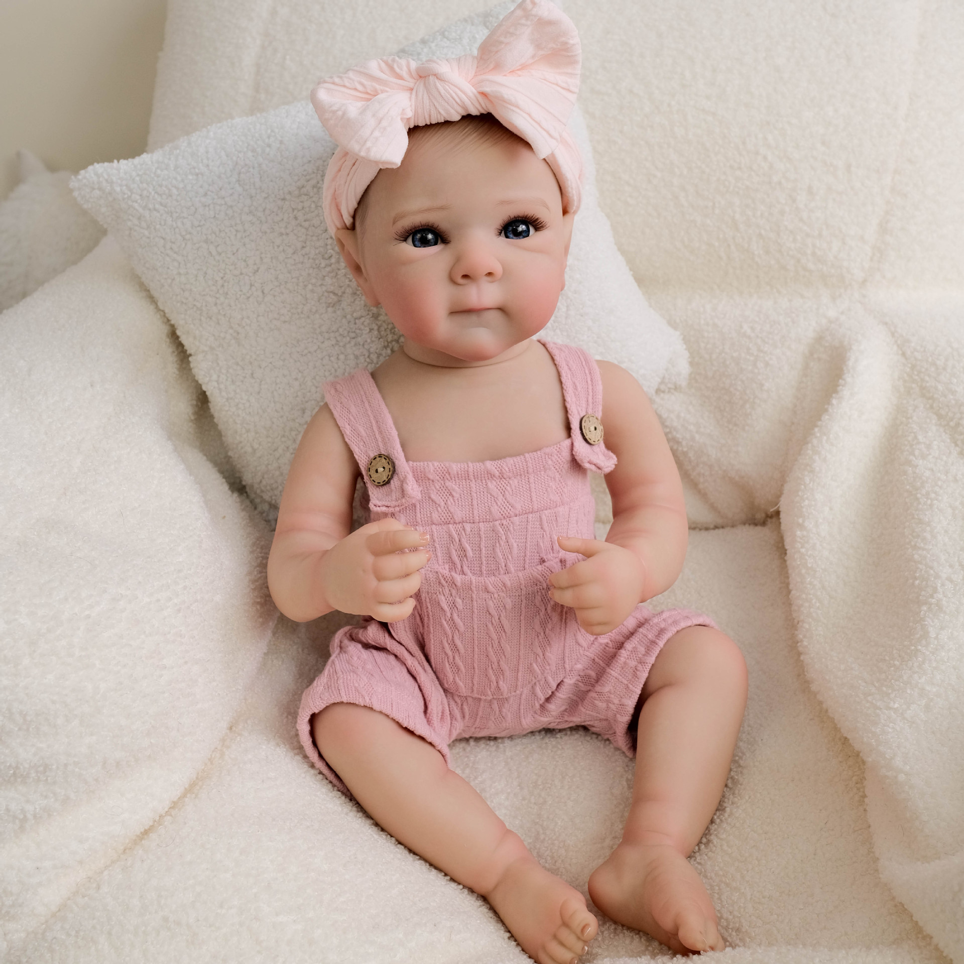 Pantalones cortos con tirantes en polvo de 19inch Bettie muñeca de simulación hecha a mano para dar regalos navideños a los niños