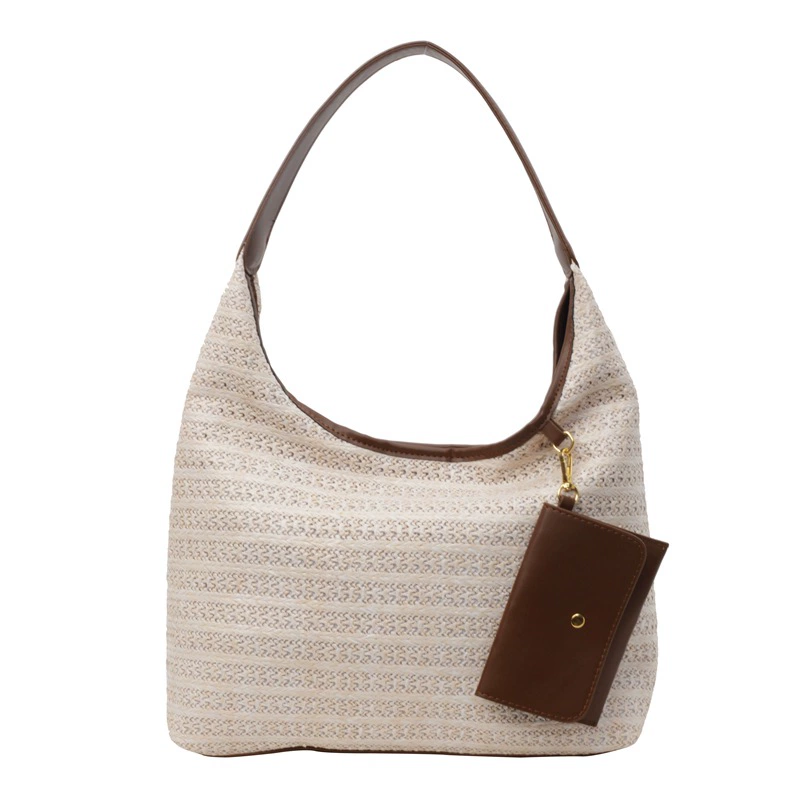 Straw capacious beach bag