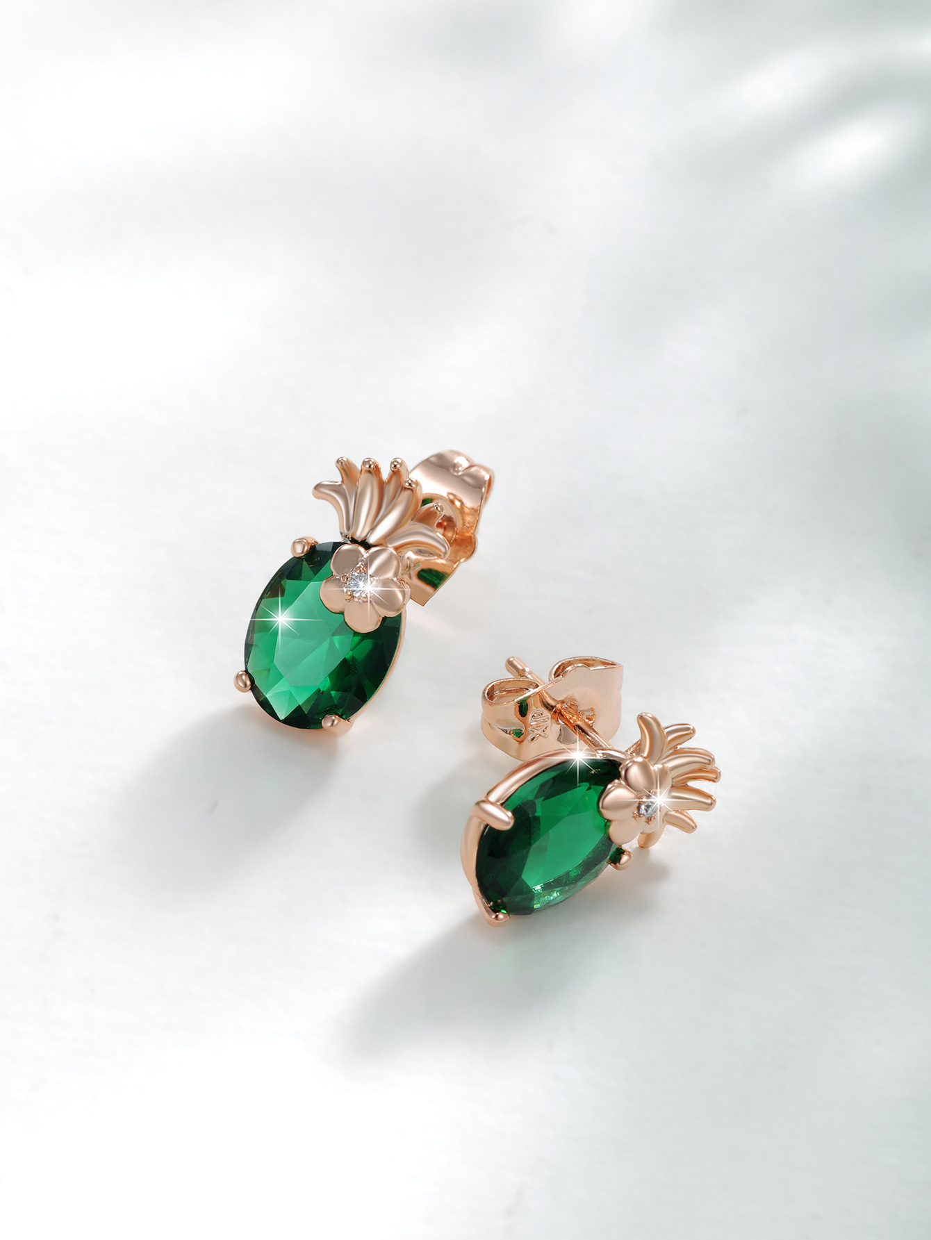 Pendientes elegantes de alto grado de luz de lujo nicho pendientes de circonio con incrustaciones de lujo para las mujeres