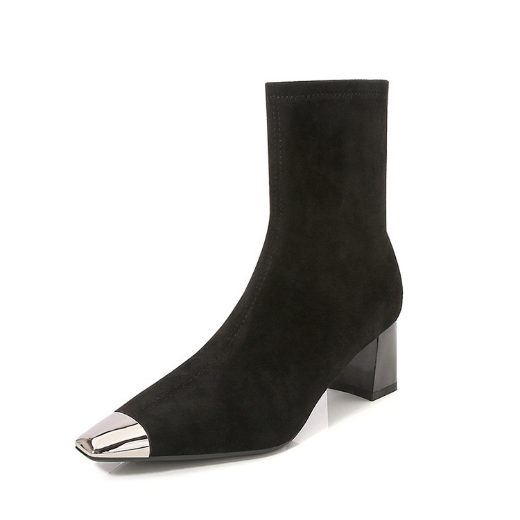 太さとショートブーツの女性は2024年秋冬の新型のやせている靴の四角い頭のスエードの英倫風の中で筒がやせているマーティンの靴を現します。