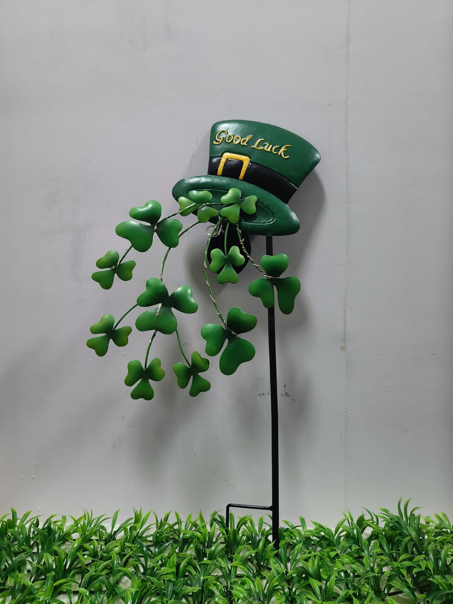 세 잎 잔디 조명