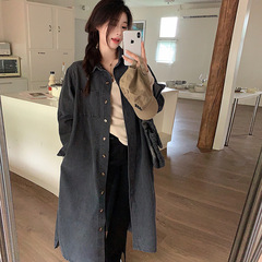 レトロな香港風の工装のデニムの風の服のコートの女性の春と秋のゆったりした中の長いタイプの膝のワンピースのシャツのスカート