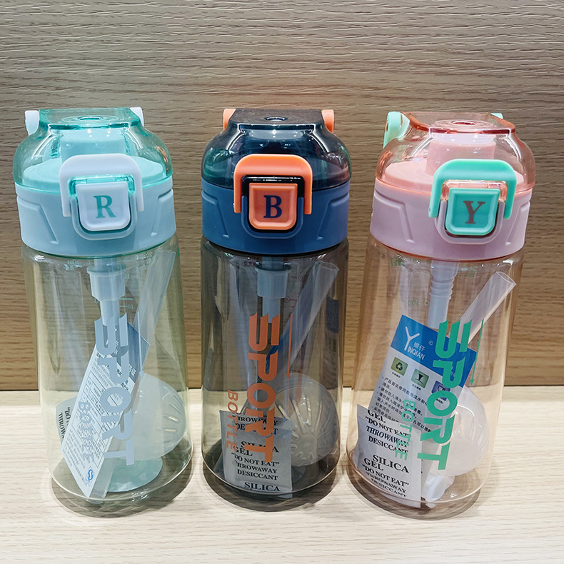 Taza de agua deportiva para niños de plástico de gran capacidad con taza de paja para niños portátiles para niñas estudiantes de primaria hervidor de agua a prueba de caídas