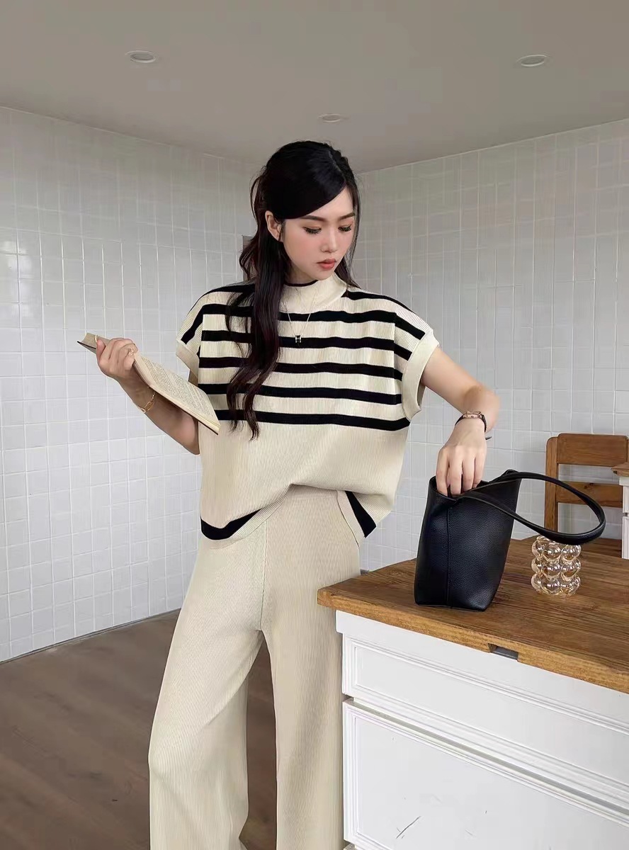 420g Weight Short Sleeve Sleeve Length Viscose fiber Fabric Type Pant Co-ord Set Sets Type 2 Pieces Set Quantity Daily Occasion Round Neck Neckline Regular Fit Fit Type Stripe Pattern Spring Season Women's Gender Elegant Style Daily Women's Elegant Stripe Viscose Fiber Pant Co-ord Set Pants Sets 4
