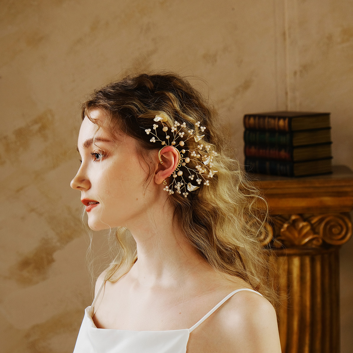 1 Piece Quantity Party, Stage Occasion Crystal Material Wholesale Jewelry Sweet Flower Crystal Inlay Ear Cuffs