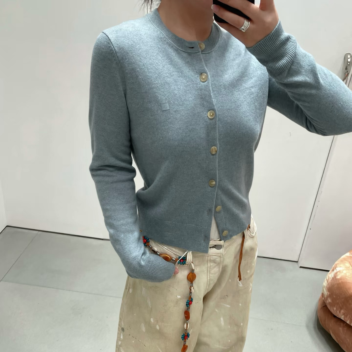 2025早秋新款logo贴标修身羊毛毛衣开衫小外套女
