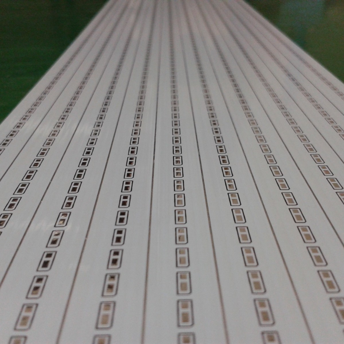 2835日光灯铝基板曝光工艺铝基板打样=灯珠灯条铝基板pcb工厂