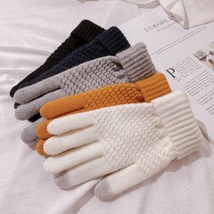 冬の新型パイナップルのモデルはカシミヤのニットに似せています。