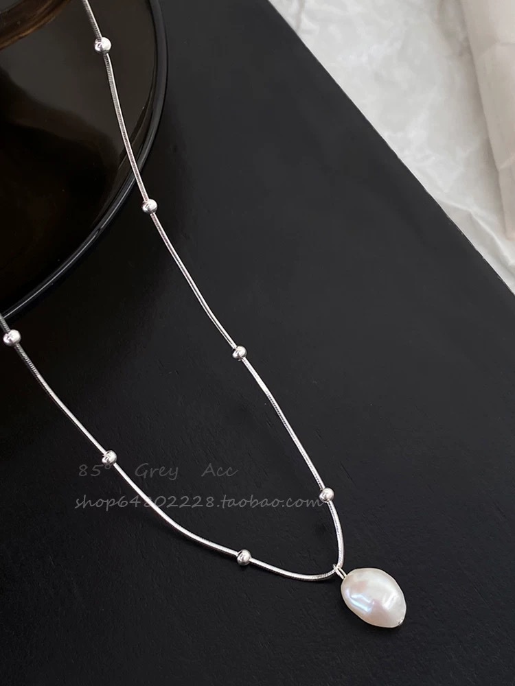Baroque pearl necklace