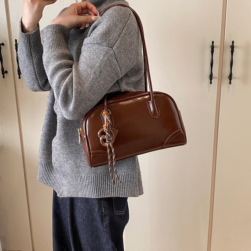 Transfronterizos de alto nivel bolsos portátiles de Boston mujeres otoño / invierno 2025 nueva moda bolsos axilales de gran capacidad bolsos de hombro