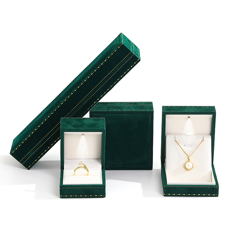 Green with light; lace bracelet box (90*90*40)