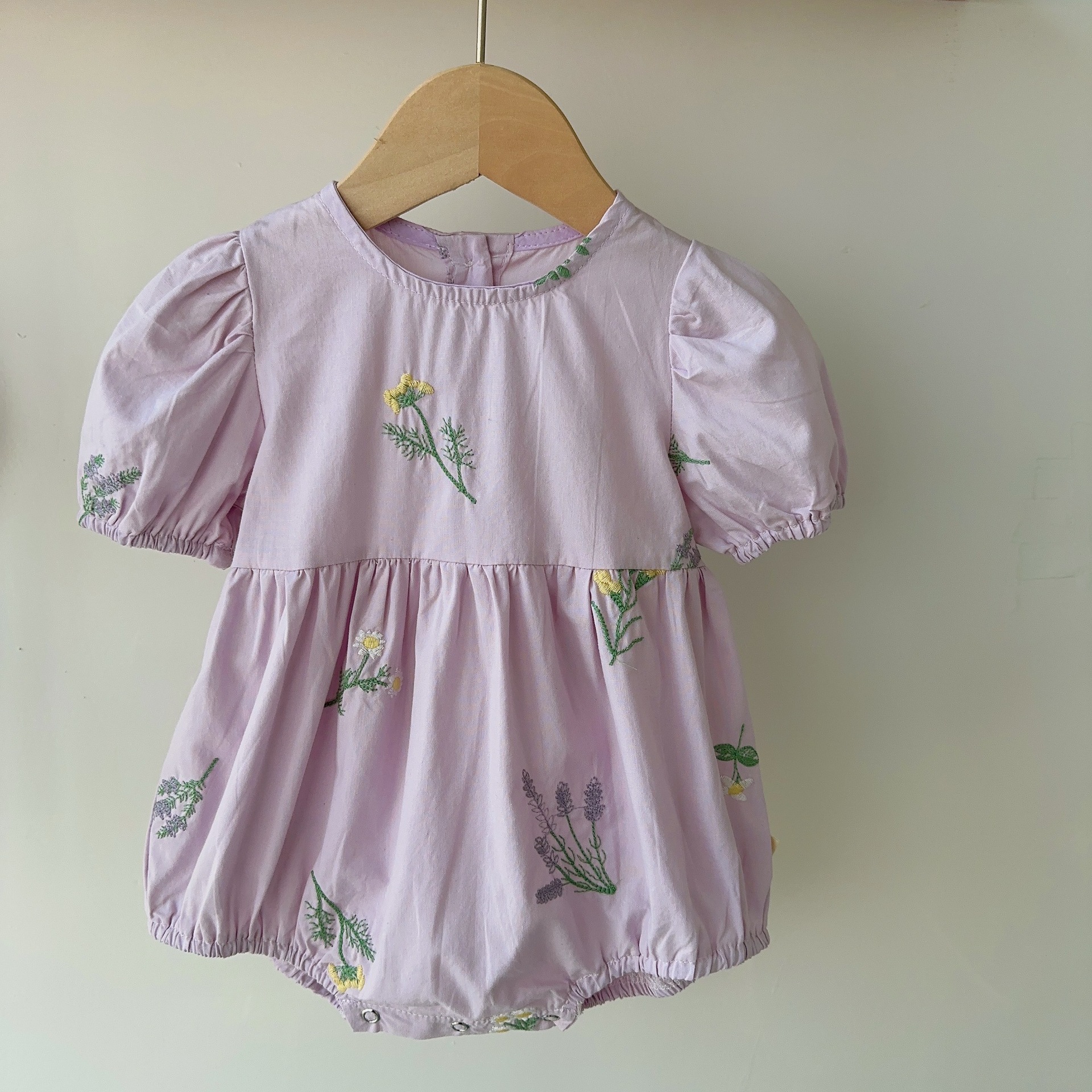 Ropa de verano para niños pequeños, estilo coreano fino, novedad de verano 2025, pelele de jacquard con mangas abullonadas para bebé, conjunto de verano para bebé image 7