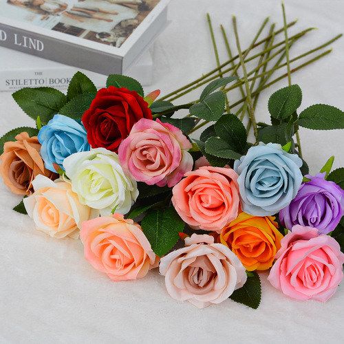 Single hand-feeling velvet simulated rose Valentine's Day bouquet flower arrangement home decoration fake flower rose waterfall arrangement