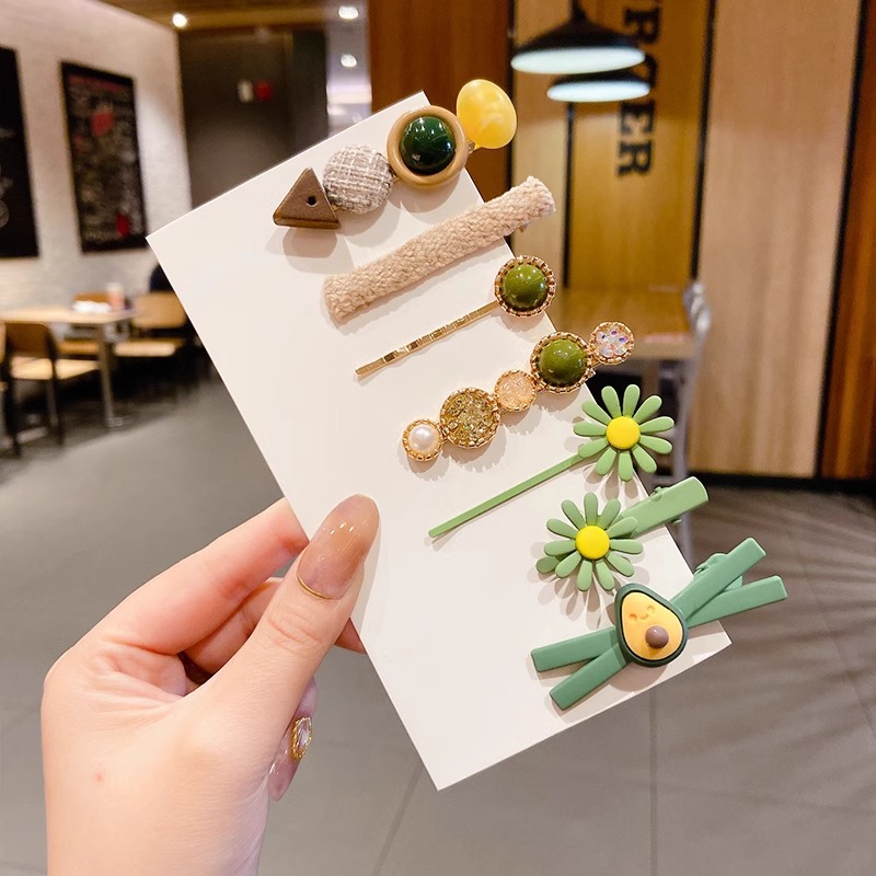 2024 Nueva horquilla de felpa de las mujeres Japonés lindo lado Celebridad de Internet clip lateral horquilla peludo pequeño clip tocado accesorios para el cabello