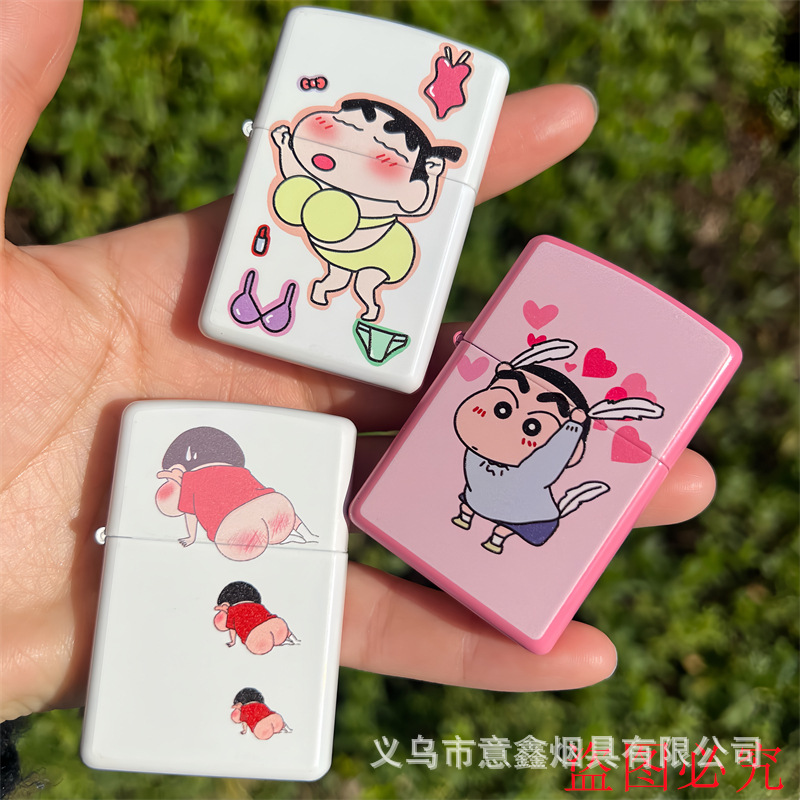 网红可爱蜡笔小新煤油打火机创意卡通个性砂轮翻盖点火批发送礼佳