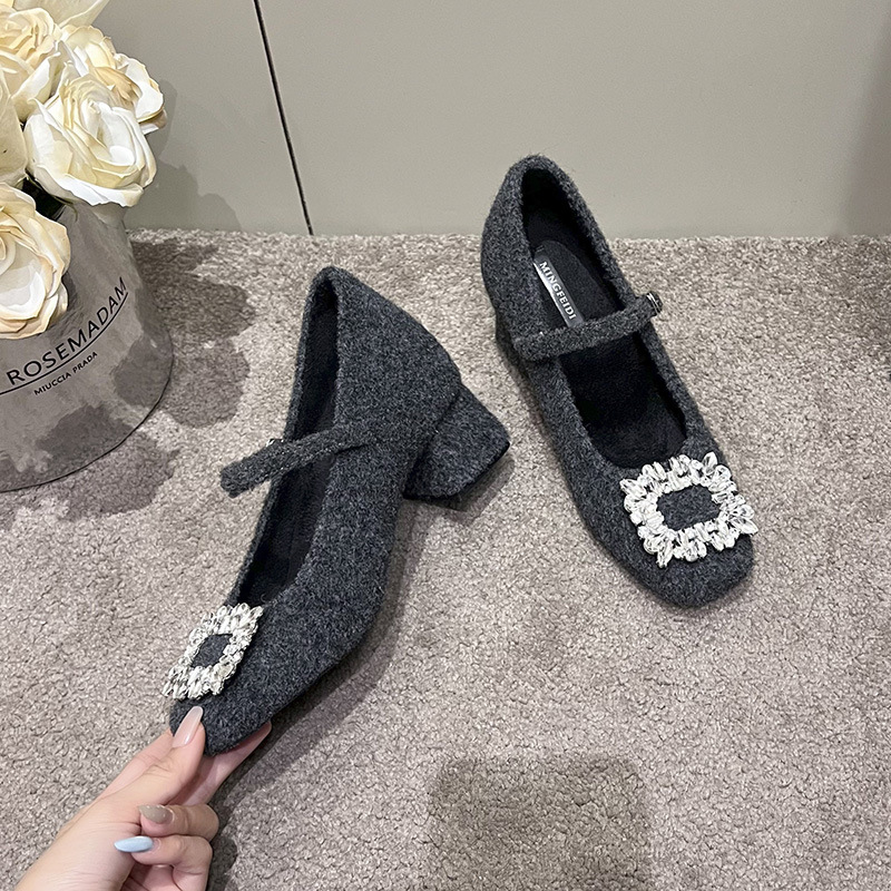 2026 nuevos zapatos franceses de tacón ultra-alto de mujer con botón cuadrado de diamante de terciero zapatos de cabeza cuadrada zapatos de mujer de tacón grueso tamaño pequeño 33