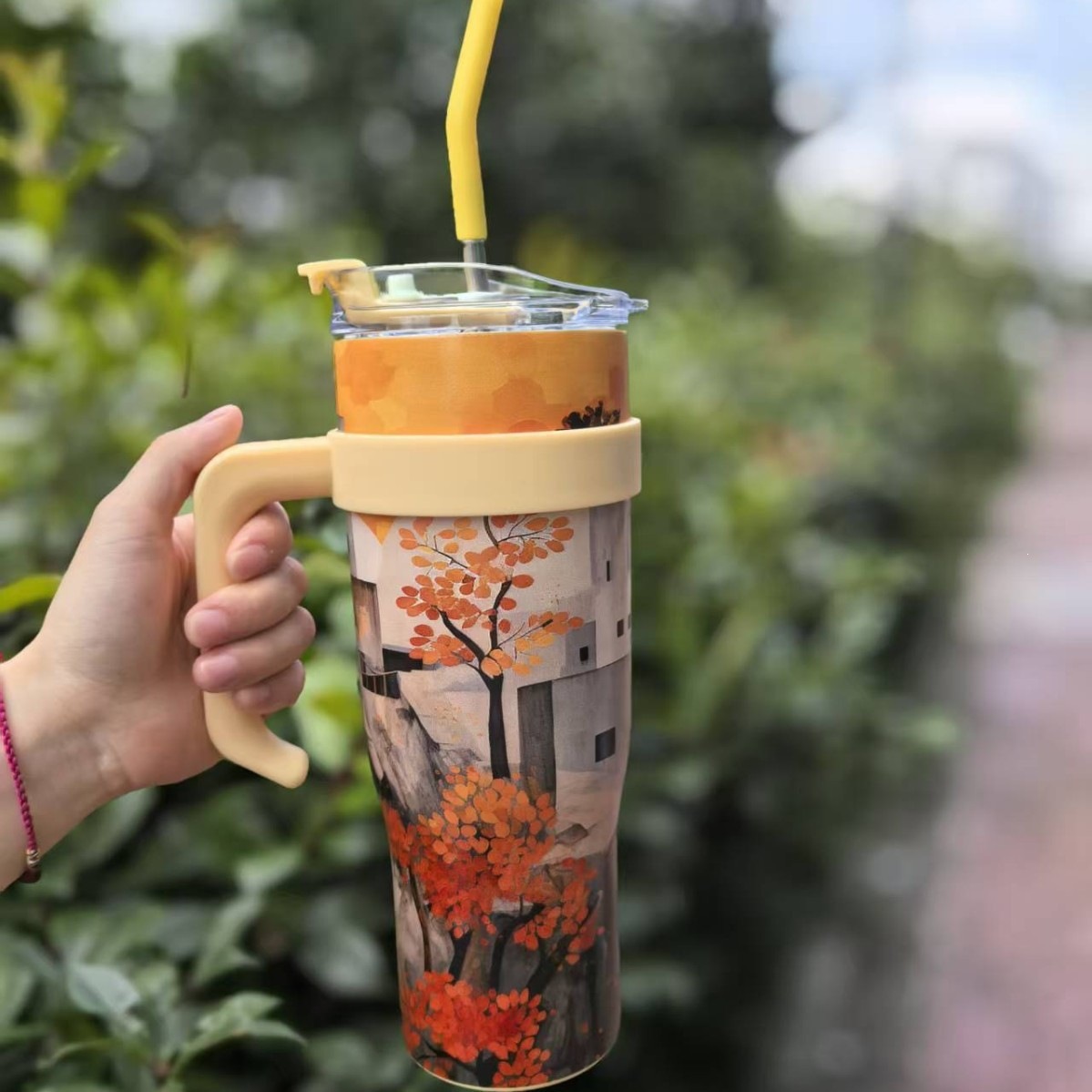 Una taza de automóvil de 40oz de mango de acero inoxidable de gran capacidad de vacío aislamiento de paja de taza de hielo de automóvil