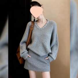 温柔风V领针织衫灰色显瘦百搭通勤上衣2026秋季新款女毛线针织衫
