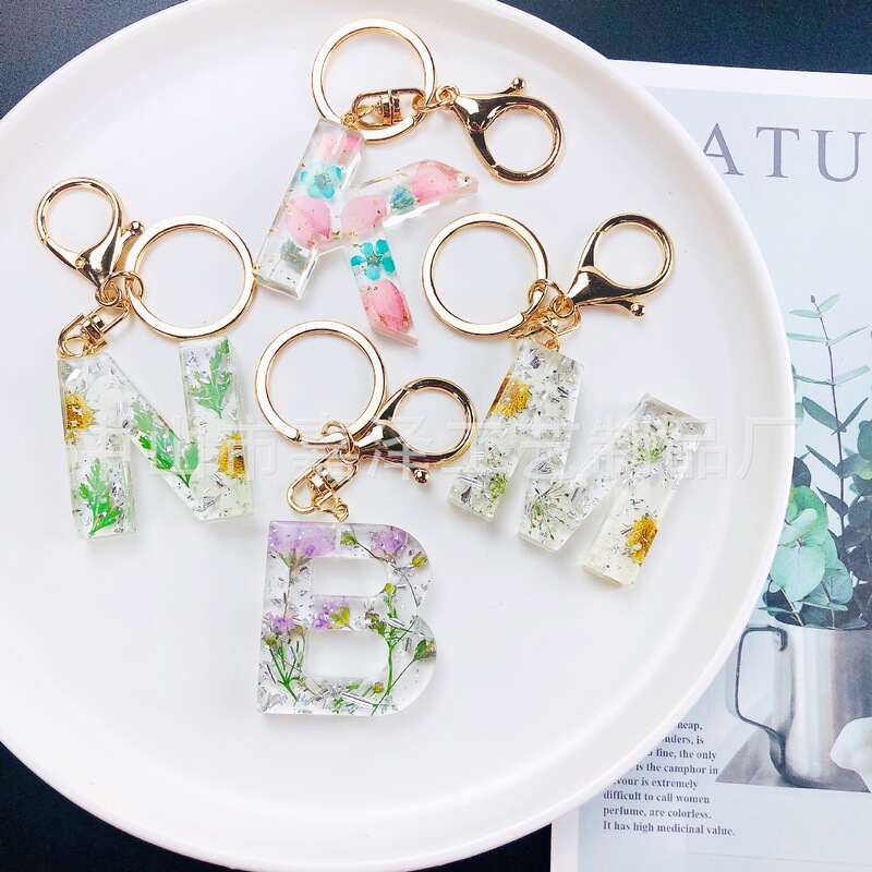 Japanese-Style Dried Flower 26-Letter Keychain Resin Real Flower Plant Handmade Epoxy Resin Bag Pendant Wholesale Handmade