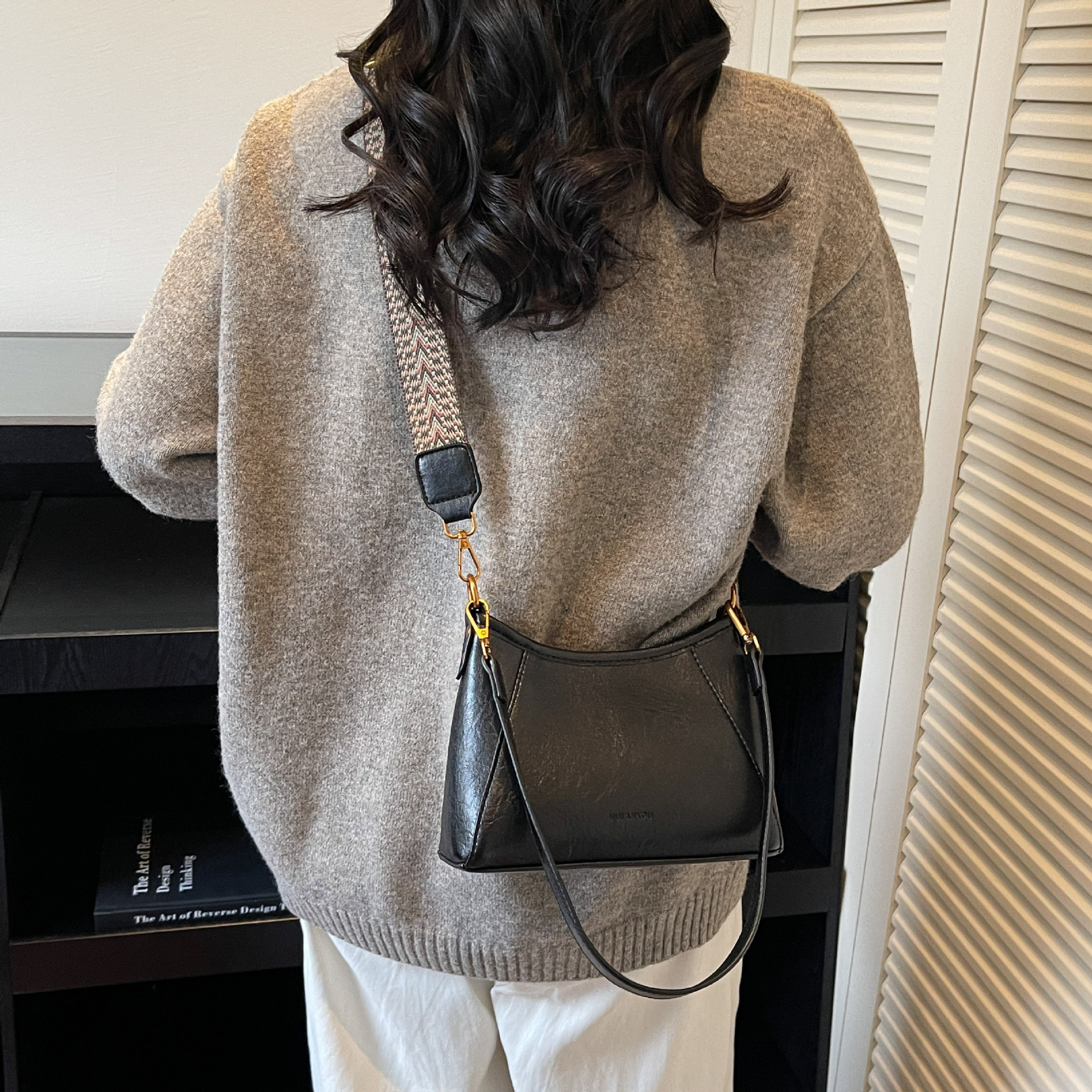 Cross-Border Niche Retro Underarm Bag for Women, 2026 New Model, Suitable for Work and Commuting, Large Capacity Shoulder and Crossbody Bag