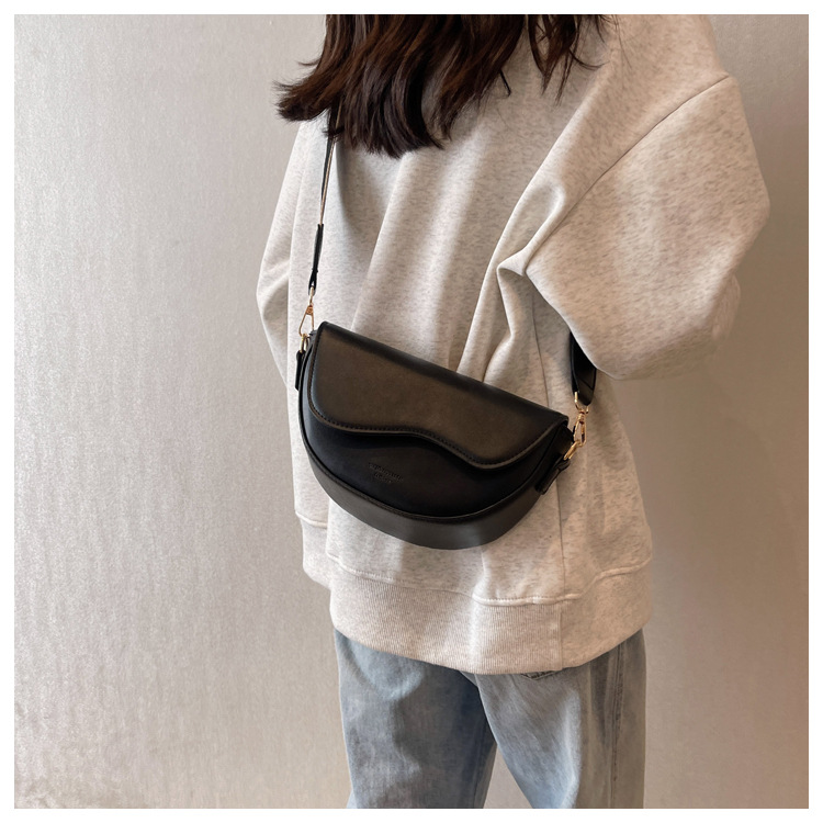 Grenzüberschreitende Damentasche 2024 neue einzelne Schulter Crossbody modische kleine quadratische Tasche Internet berühmte breite Schultergurt Live-Übertragung Schulter b_voghion.com