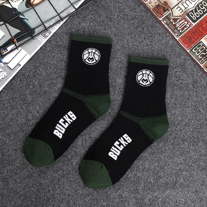 Calcetines de algodón para hombres a media pierna calcetines de baloncesto de la NBA de moda europea y americana logotipo del equipo estilo universitario estudiante calcetines deportivos hombres