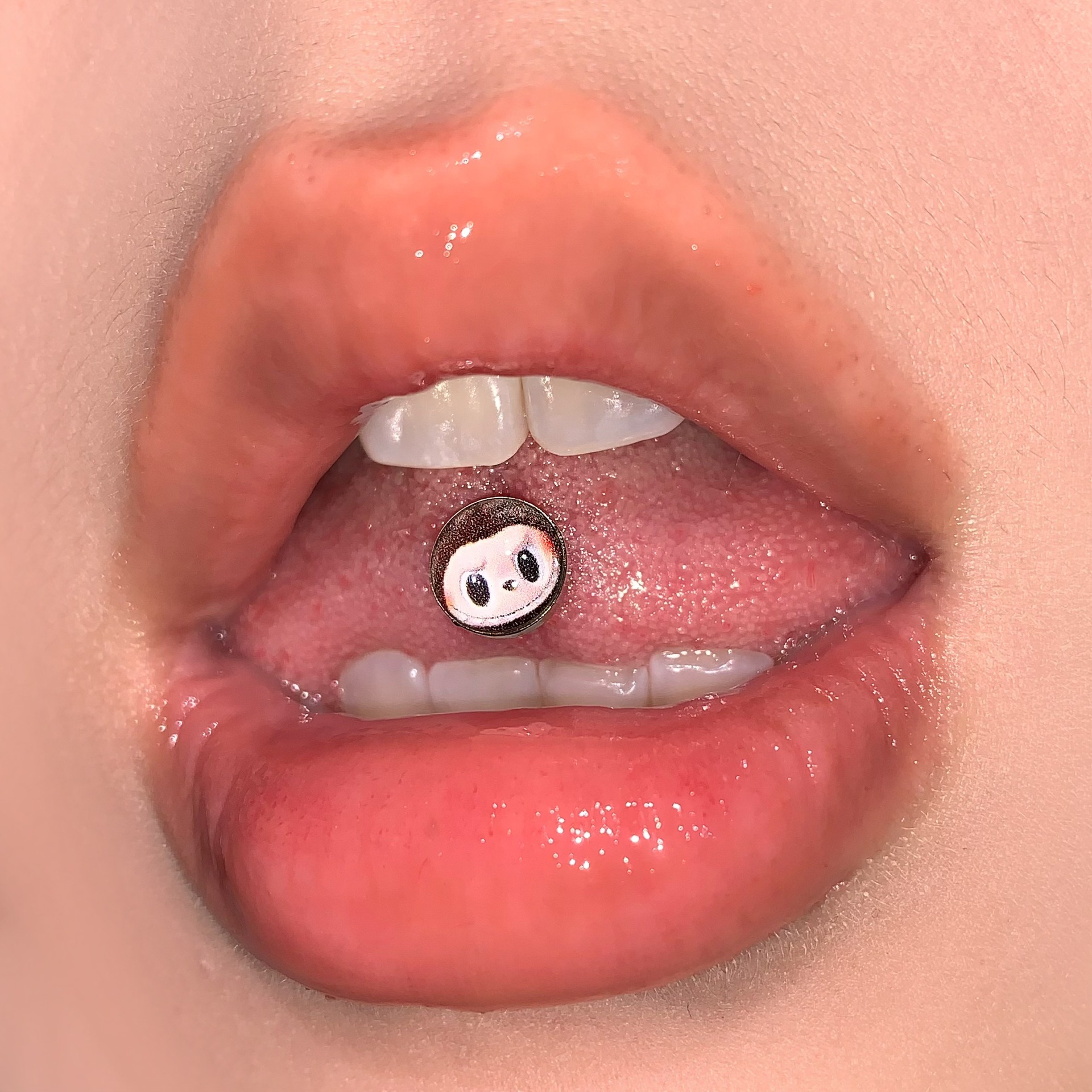 Silver pointed spike labret stud material detail