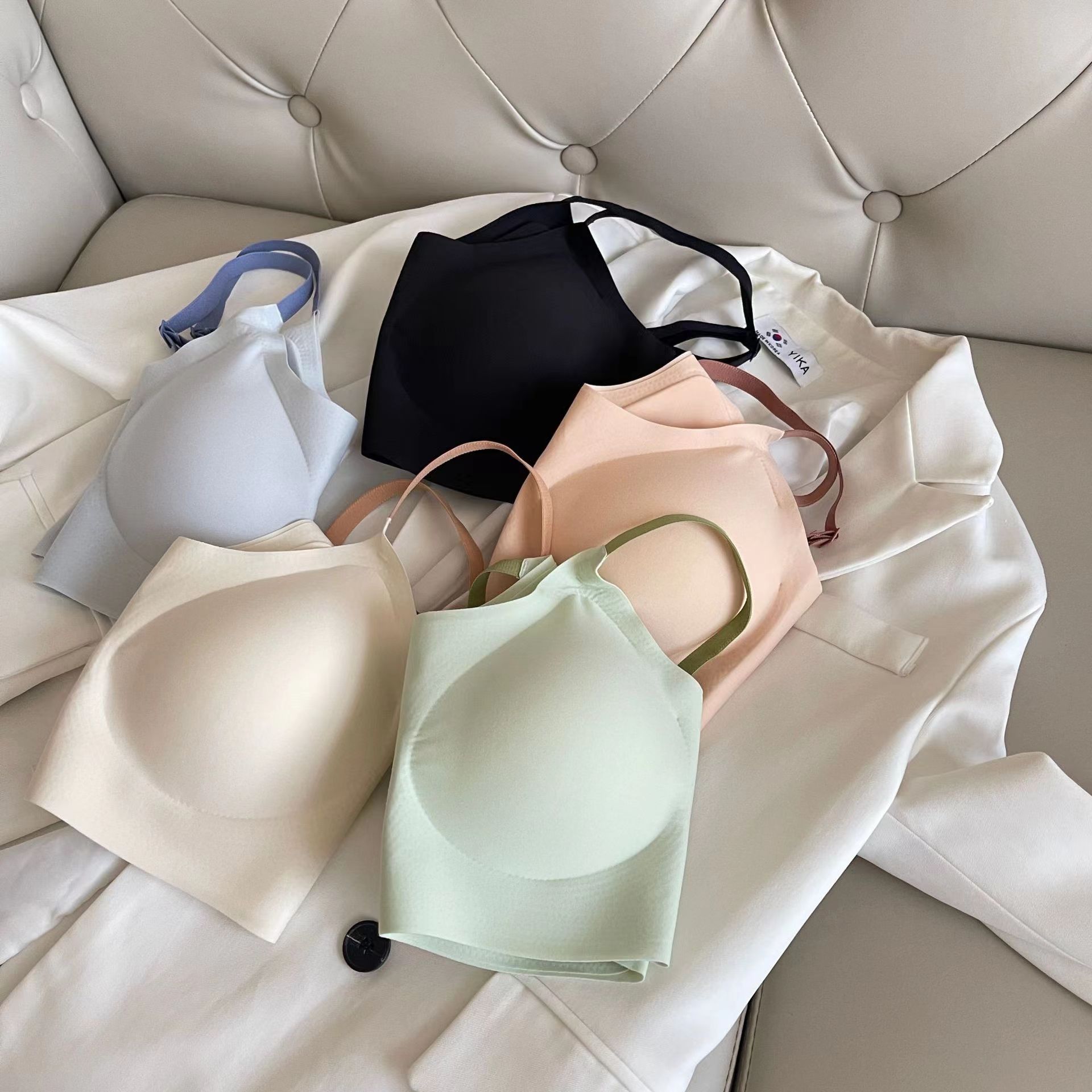 Alta calidad sin costuras taza fija contraste color látex algodón ropa interior transpirable push-up lado pecho con cabestrillo fino para las mujeres