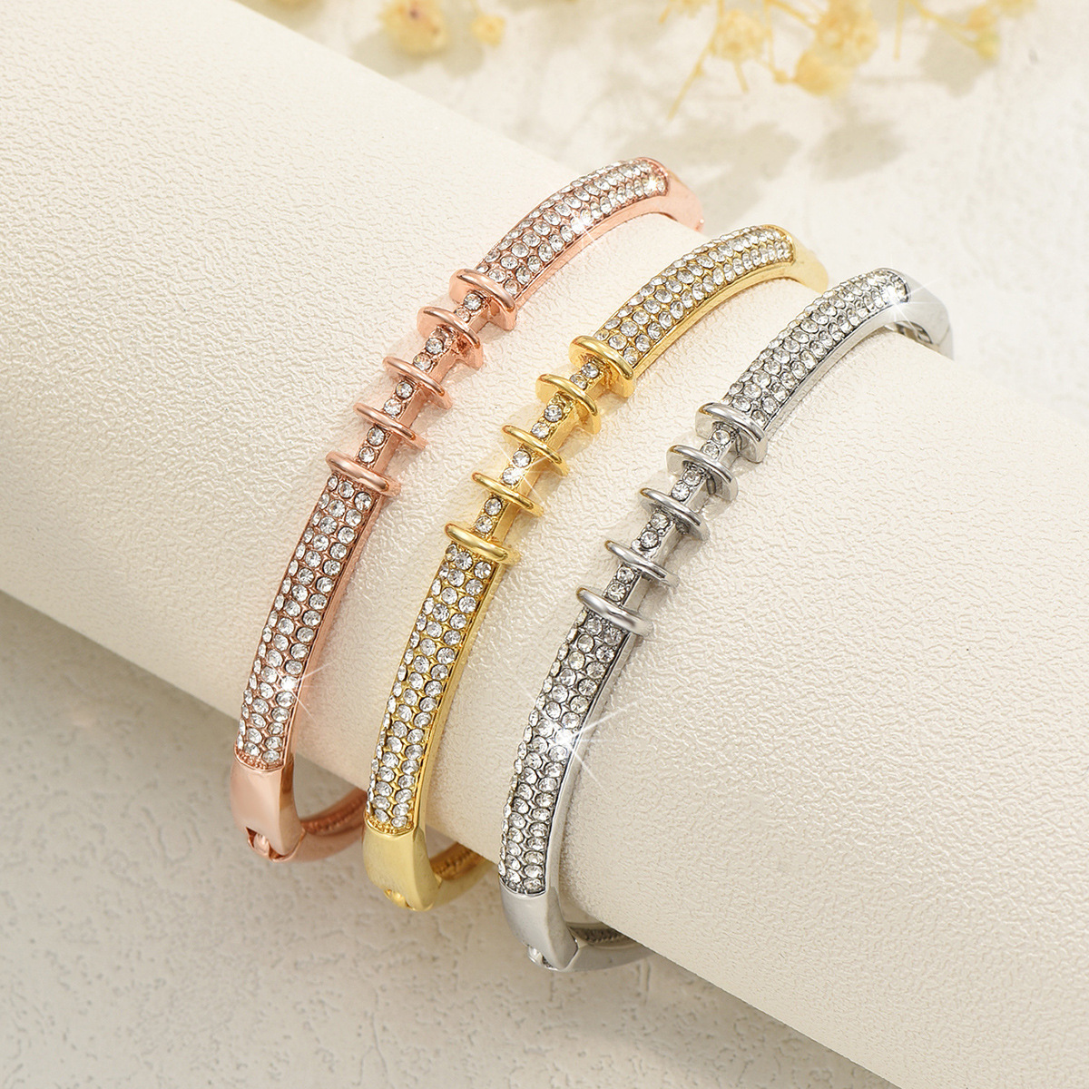 Nuevos pulseras ultrarrayentes transfronterizas de lujo ligero nicho de alto nivel se sienten en línea popularidad explosiva de moda de calidad famosa pulseras de estilo image 3