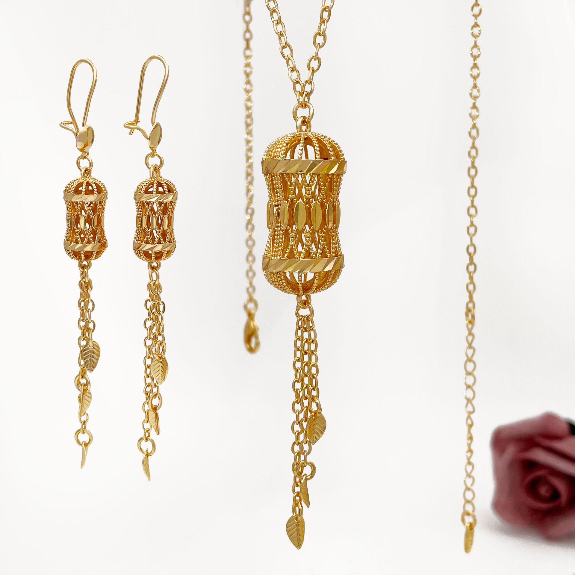 Cuerpos de cobre chapados en oro collar conjunto de joyas para mujeres opciones transfronterizas populares colgantes de orejas de dos piezas conjunto de joyas para mujeres image 3