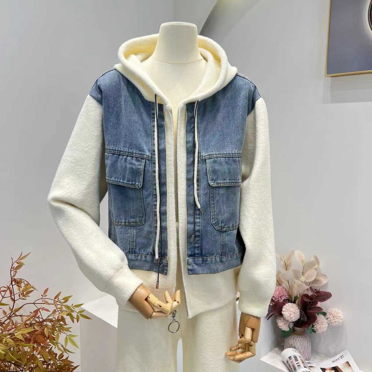 Vintage-Inspired Patchwork Denim Jacket With Hood – Oversized Baseball Silhouette (One Size, Beige/Black Wash)_mkmklike.com