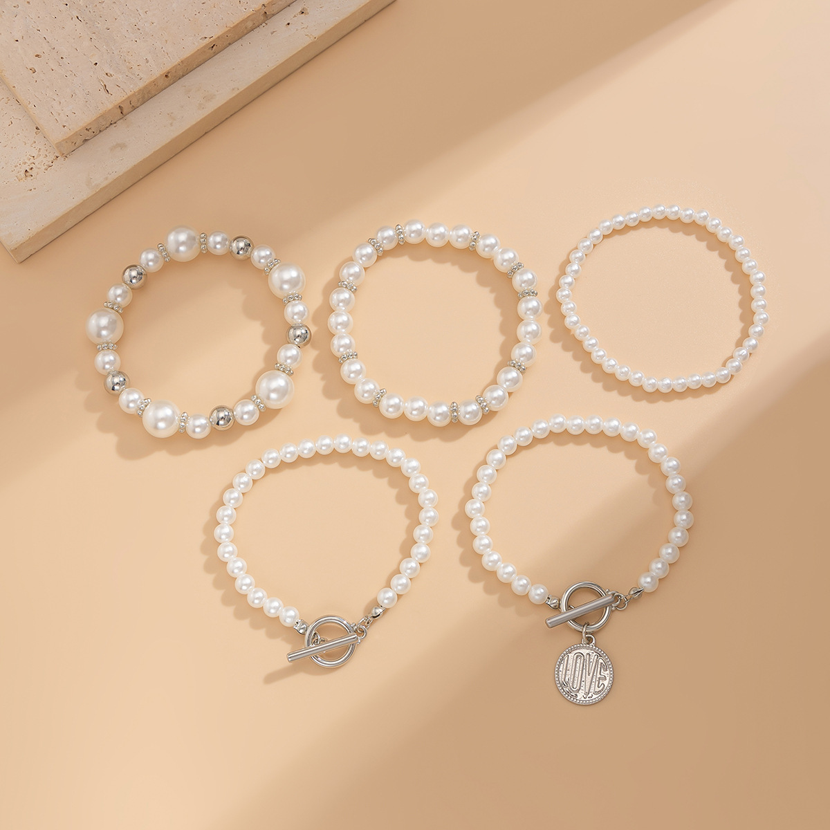 Bracelet superposé minimaliste léger et hypoallergénique_voghion.com
