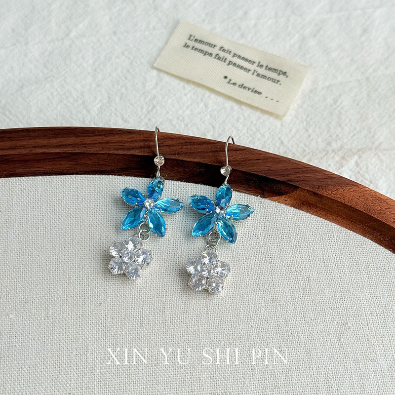 Parure collier et boucles d'oreilles fleur diamant bleu_voghion.com