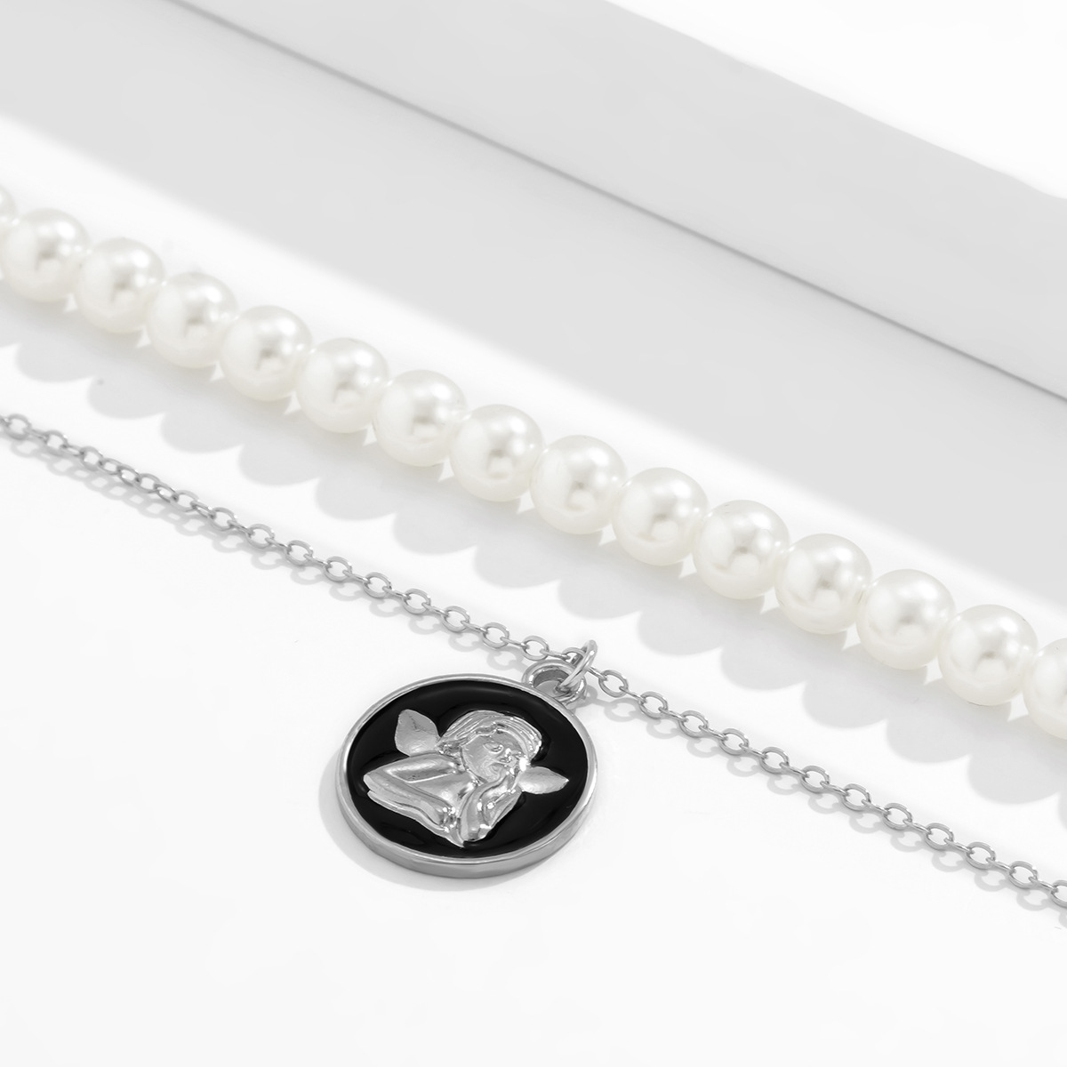 geometric fashionable universal necklace from pearl