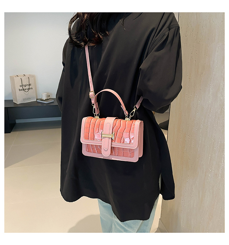 Håndholdt firkantet steinmønster 2024 Ny stil, trendy, eksklusiv, design i liten nisje, fasjonabel enkel kryssskulder_voghion.com