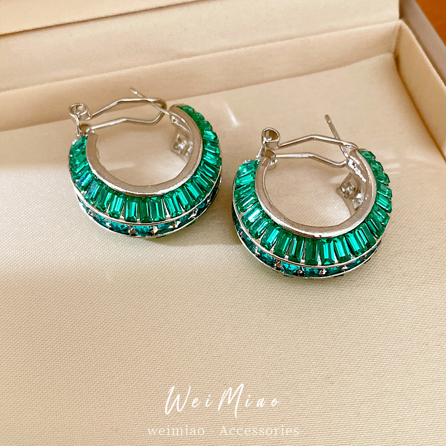 Aguja de plata diamantes geométricos aretes redondos personalidad temperamento nicho temperamento aretes ligeros lujo alta sensación de aretes al por mayor image 4