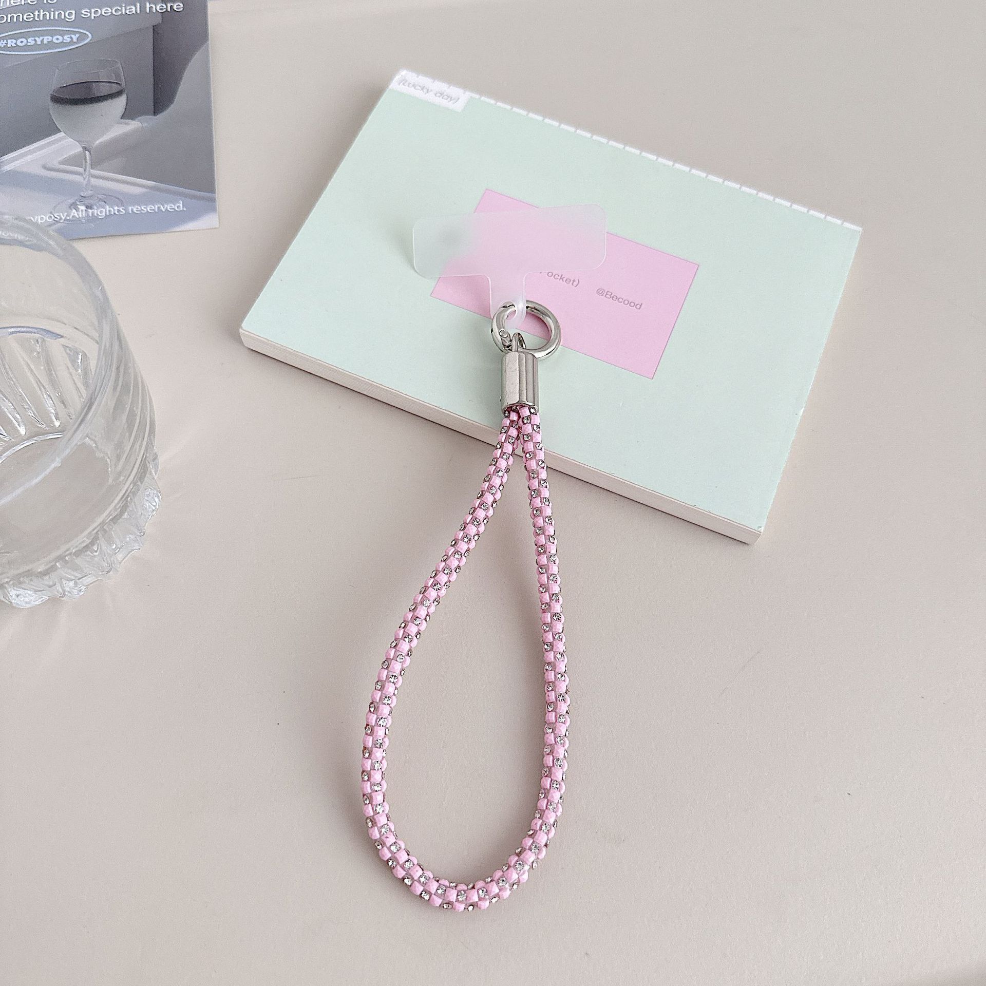 Cadena colgante de teléfono móvil de alta gama hecha a mano de boutique, sensación femenina de alta gama, lujo ligero, cadena colgante de diamante completo, cadena colgante de teléfono móvil de moda, sección larga y corta