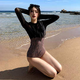 泳衣女2025新款高级感显瘦泡温泉遮肚保守连体性感纯欲风长袖防晒