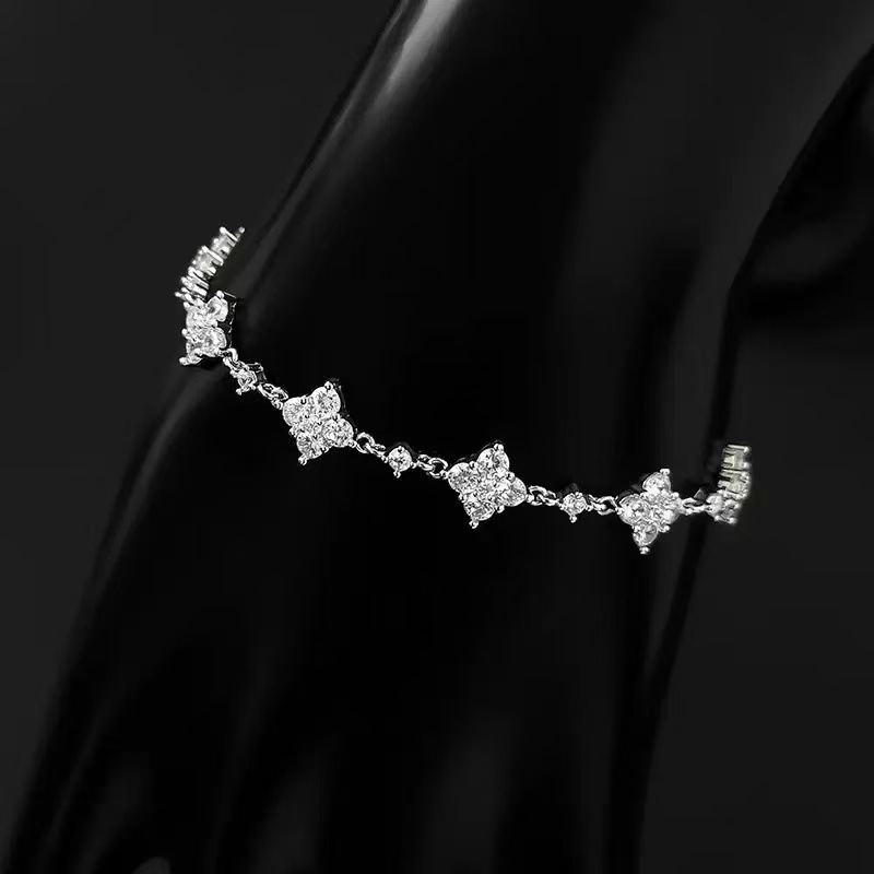 a家小众设计四叶草手链高级感星星镀18K白金气质女神百搭锁骨批发